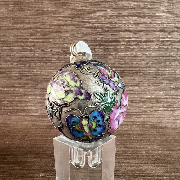 Vintage Cloisonné Christmas Ball Ornament – Floral Silver Enamel 3″ VTG - Picture 8 of 15